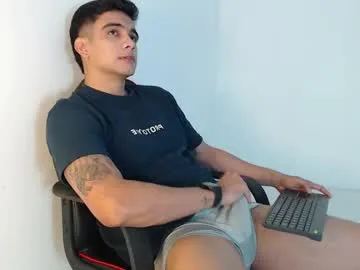 Crystallana – webcam model profile photo Image 2