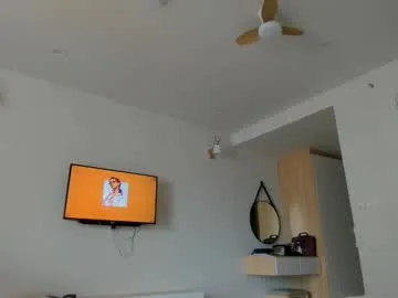 luvvivii – webcam model profile photo Image 11