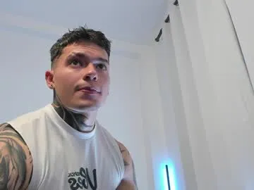 LT-333 – webcam model profile photo Image 12