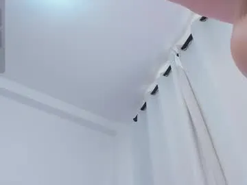 LT-333 – webcam model profile photo Image 8