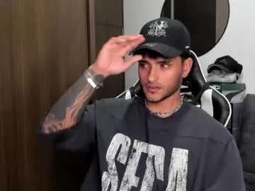 LT-333 – webcam model profile photo Image 10