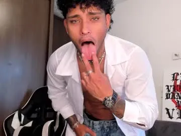 LT-333 – webcam model profile photo Image 16