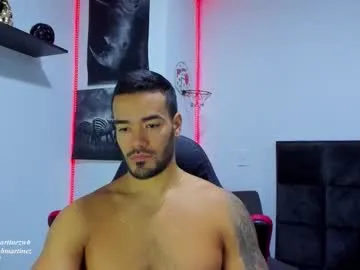 4U143 – webcam model profile photo Image 5