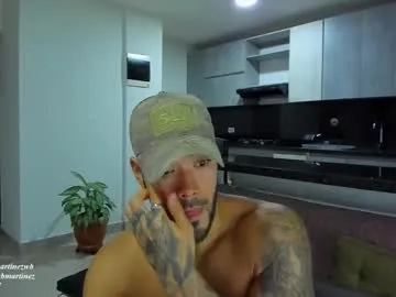 4U143 – webcam model profile photo Image 6