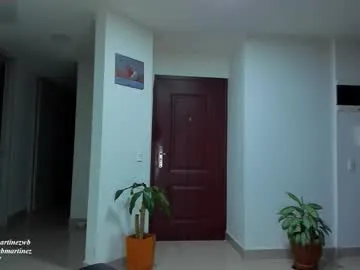 4U143 – webcam model profile photo Image 8