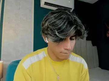 oypo – webcam model profile photo Image 4