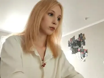 AngelBlushXXX – webcam model profile photo Image 2