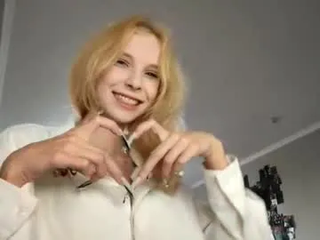 AngelBlushXXX – webcam model profile photo Image 4