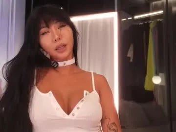 EmiliaCatalina – webcam model profile photo Image 5