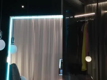 EmiliaCatalina – webcam model profile photo Image 7