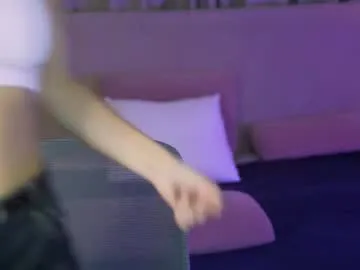 adritvance – webcam model profile photo Image 7