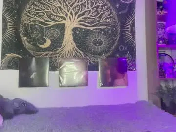 Iitaniee – webcam model profile photo Image 4