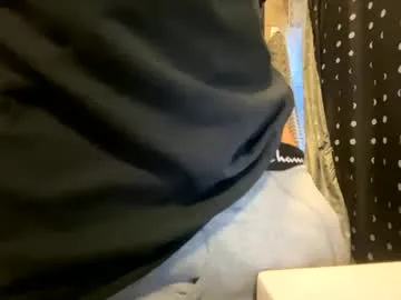 AdritVance – webcam model profile photo Image 15