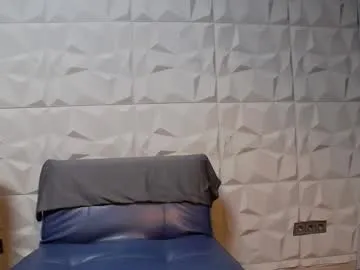 EmiliaCatalina – webcam model profile photo Image 11