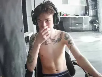 TienKnous – webcam model profile photo Image 2