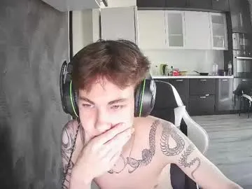 TienKnous – webcam model profile photo Image 3