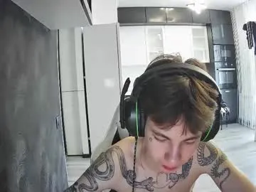 TienKnous – webcam model profile photo Image 5