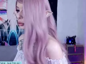 Ni-_haL01 – webcam model profile photo Image 19