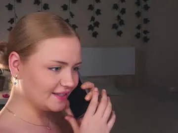 Lovebirdss – webcam model profile photo Image 16