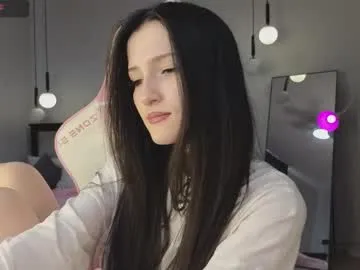 evymiuu – webcam model profile photo Image 5