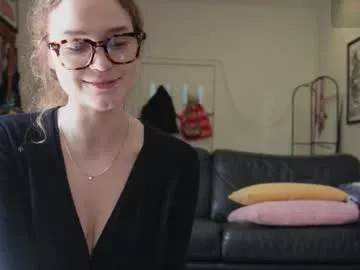 __Miray__ – webcam model profile photo Image 12