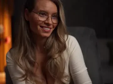 Lovebirdss – webcam model profile photo Image 11