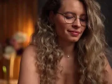 Lovebirdss – webcam model profile photo Image 12