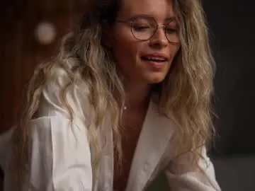 Lovebirdss – webcam model profile photo Image 15