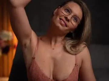 Lovebirdss – webcam model profile photo Image 2