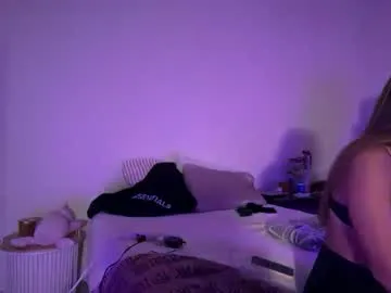 Nicky_200481 – webcam model profile photo Image 17