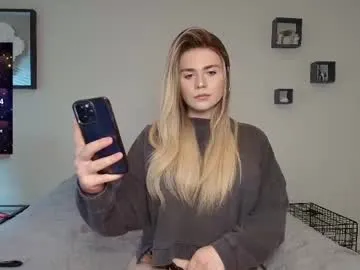 approche_toi_petite – webcam model profile photo Image 6