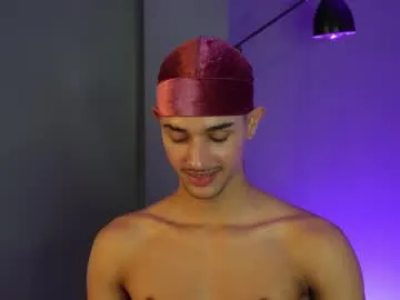 JayJayPink – webcam model profile photo Image 3