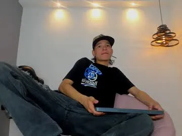 PichyPrettyPussy – webcam model profile photo Image 3