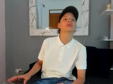 PichyPrettyPussy – webcam model profile photo Image 8