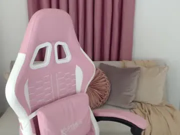 EmiliaCatalina – webcam model profile photo Image 13