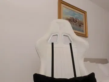 hotmilfbitch – webcam model profile photo Image 2