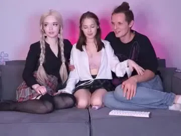 chee_cha – webcam model profile photo Image 12