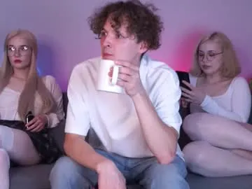 chee_cha – webcam model profile photo Image 8