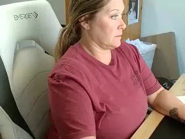 curiouscouple3143 profile photo