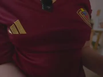 OliviaRyan22 – webcam model profile photo Image 18