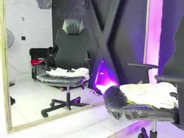 emma_andrew1 – webcam model profile photo Image 9