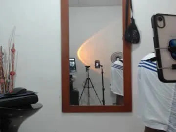 sareandrob – webcam model profile photo Image 7