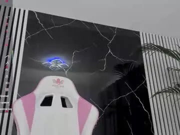 Layla_ly – webcam model profile photo Image 3