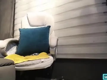 Evelinia – webcam model profile photo Image 12