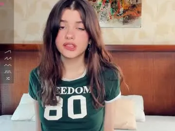 4U143 – webcam model profile photo Image 12