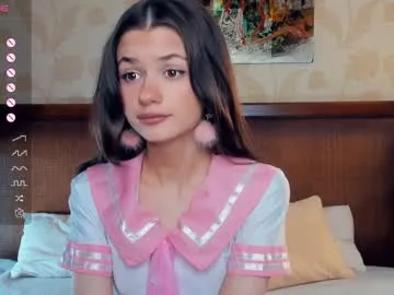 4U143 – webcam model profile photo Image 5