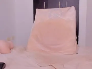 _Alicee_1 – webcam model profile photo Image 14