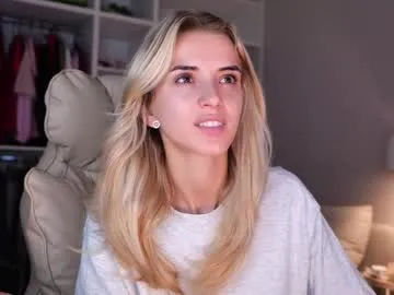 STRIP_GLOW – webcam model profile photo Image 14