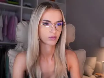 STRIP_GLOW – webcam model profile photo Image 18