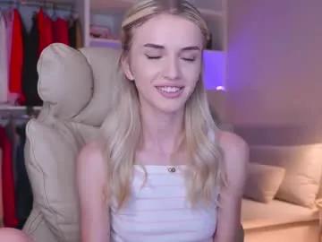 STRIP_GLOW – webcam model profile photo Image 8